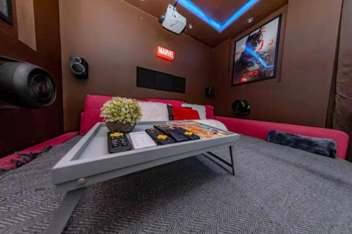 The Serene With Hot Tub, Sauna And Cinema Experience Casa de Férias Londres