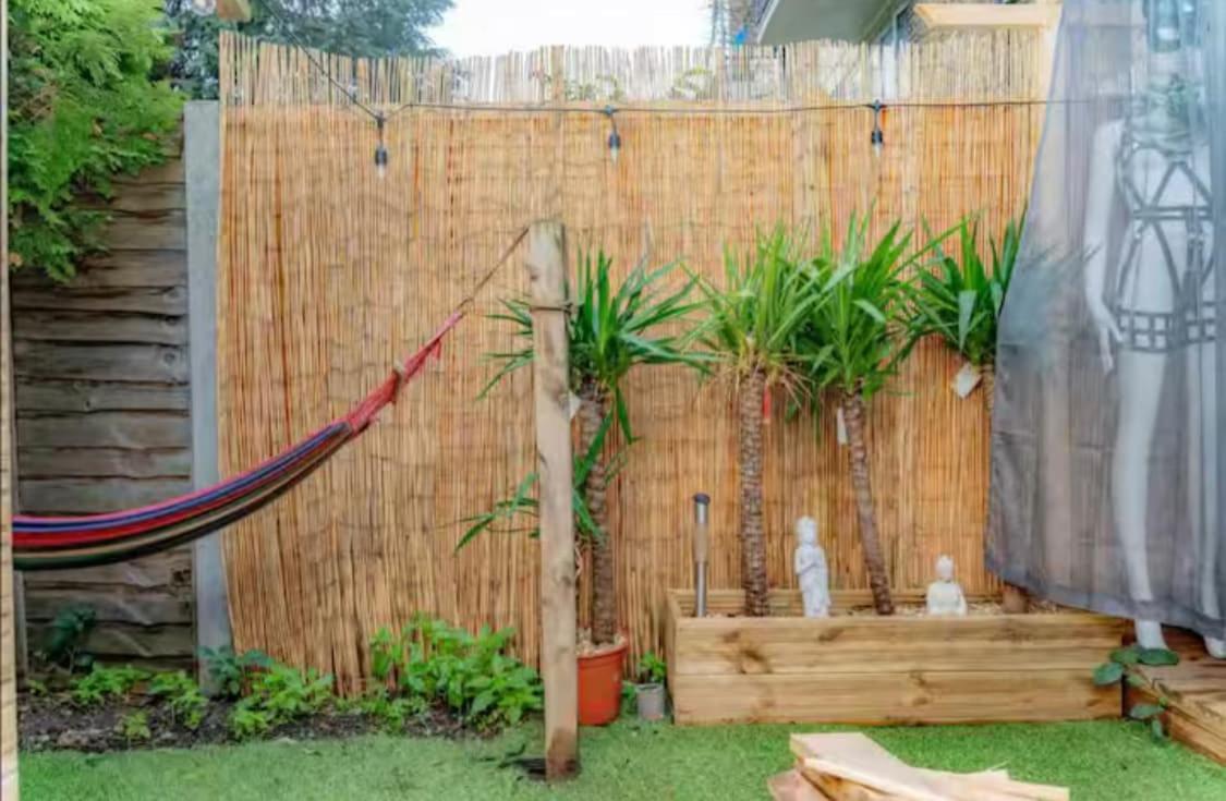 The Serene With Hot Tub, Sauna And Cinema Experience Londres