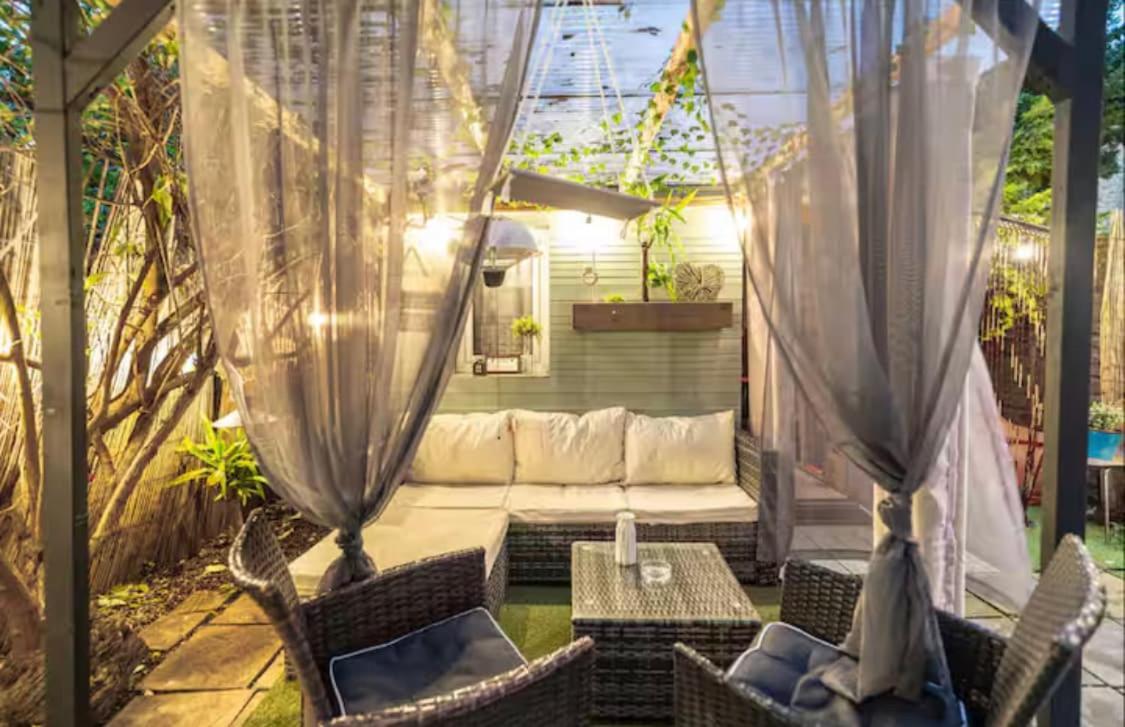 The Serene With Hot Tub, Sauna And Cinema Experience Londres